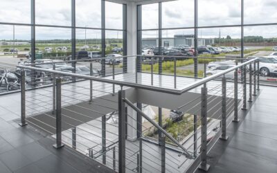 Solidne bramy i balustrady z Brzeska w przestrzeniach przemysłowych – zastosowanie na placach złomowania aut w Zabrzu